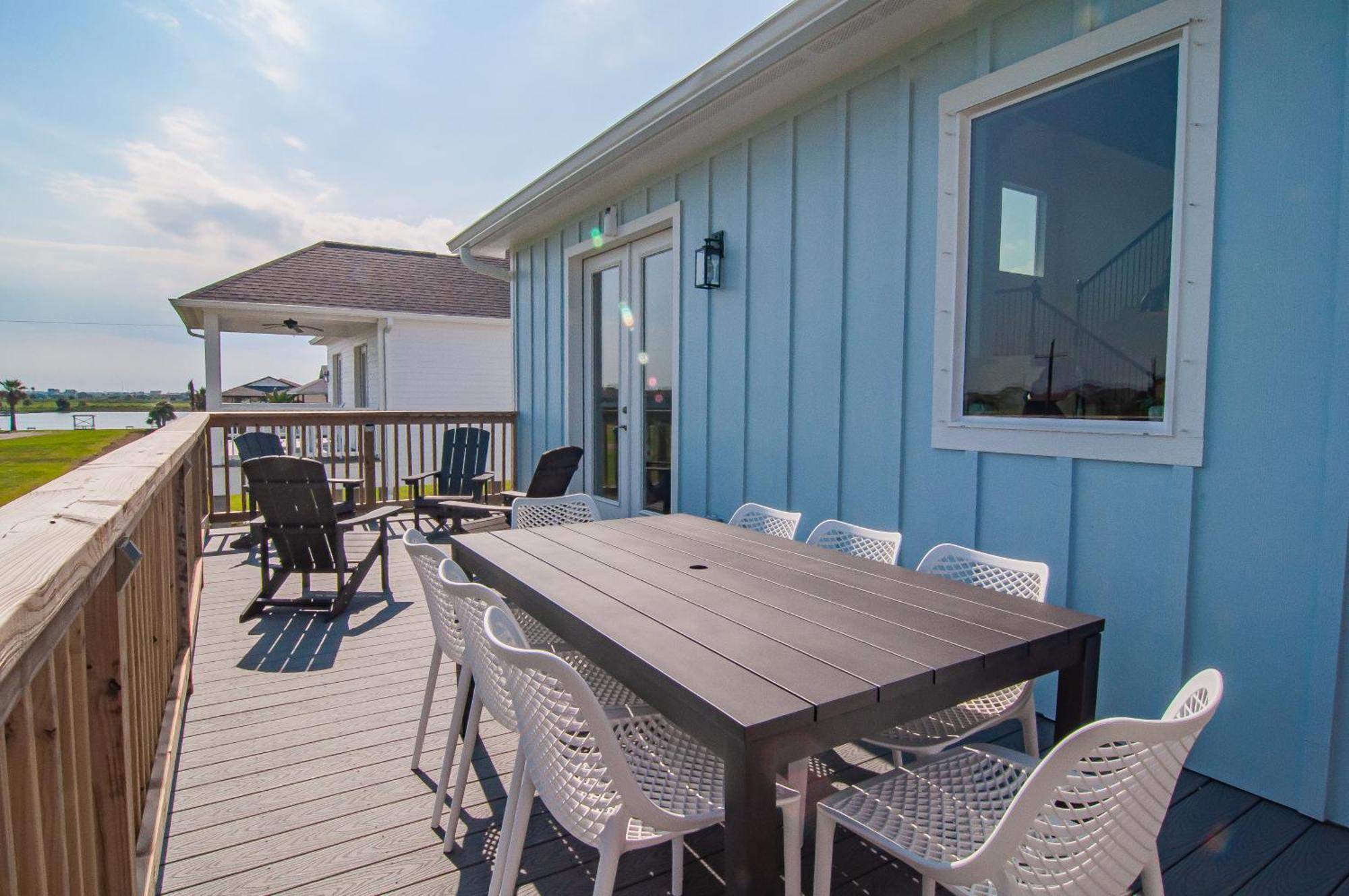 Beach House W Water Views & New Pool * Galveston